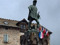 08 juin statue de Du Guesclin Chateauneuf de Randon